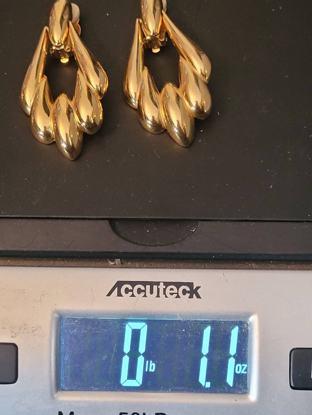 Vintage 1980s Shiny Gold Tone Scalloped Door Knocker Statement Clip-On Earrings - Picture 4 of 4